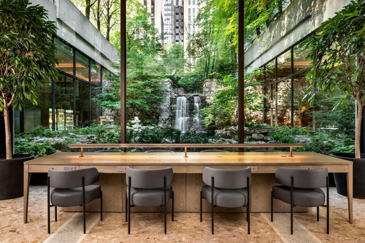 Sheraton Centre Toronto Hotel Exterior photo