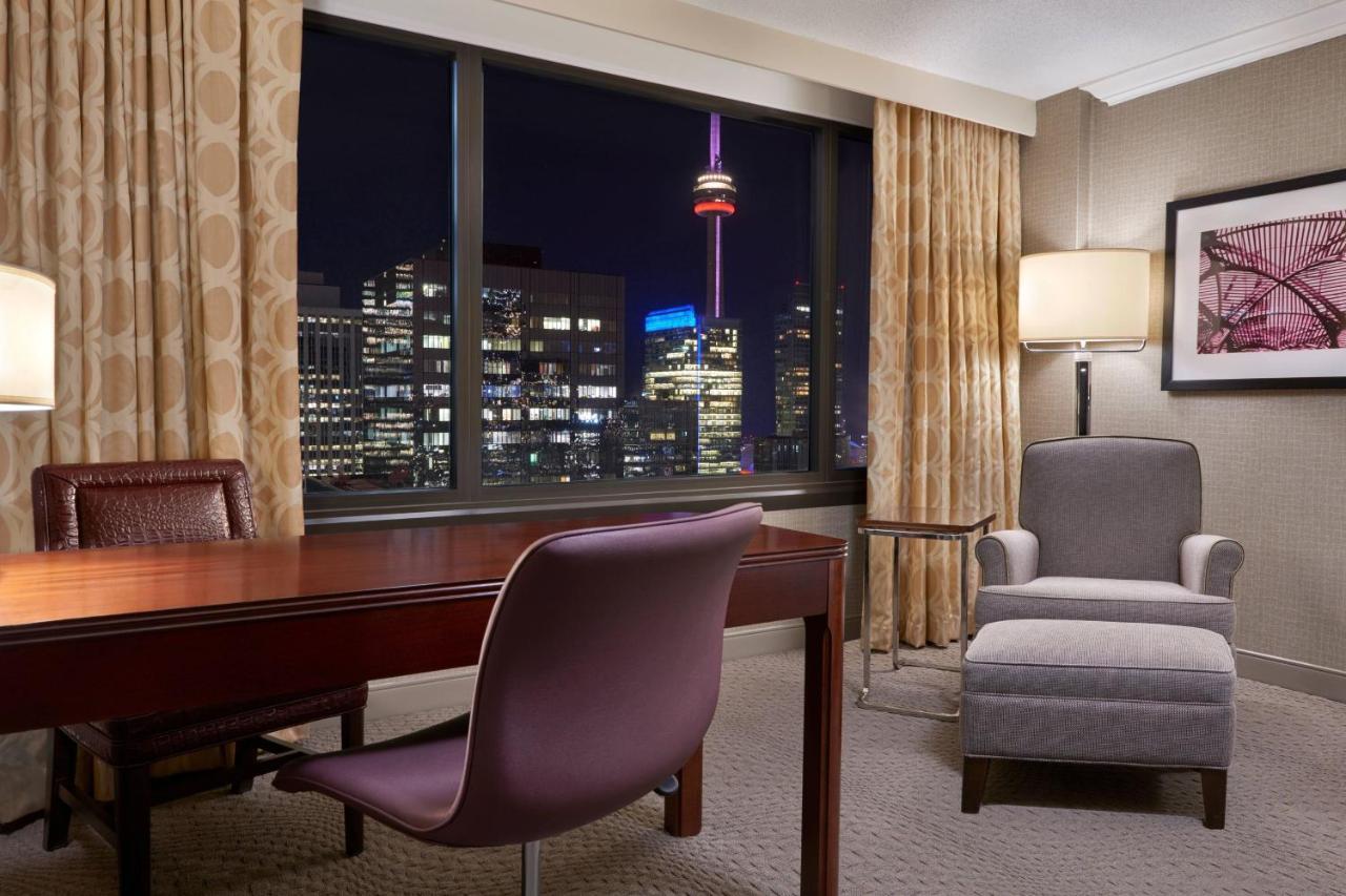 Sheraton Centre Toronto Hotel Exterior photo