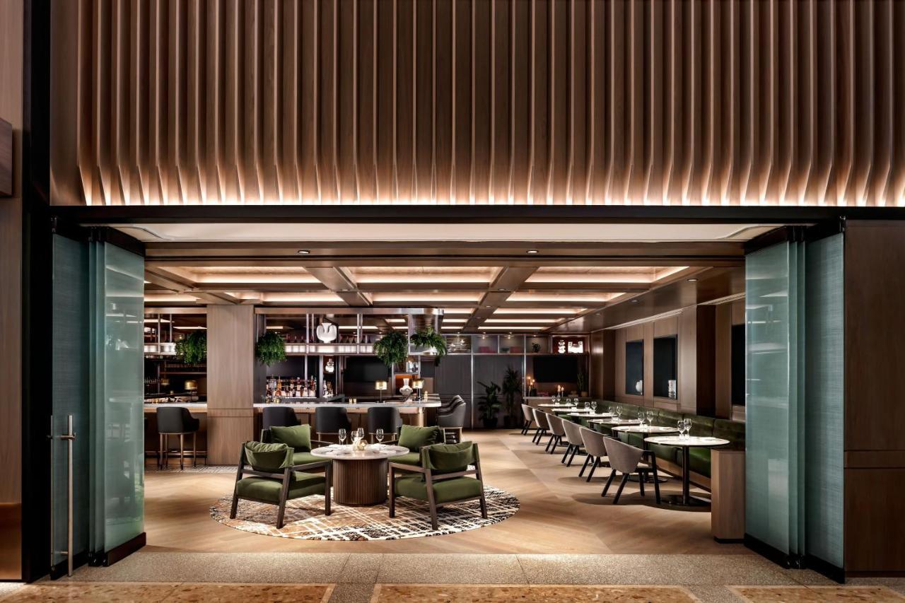 Sheraton Centre Toronto Hotel Exterior photo