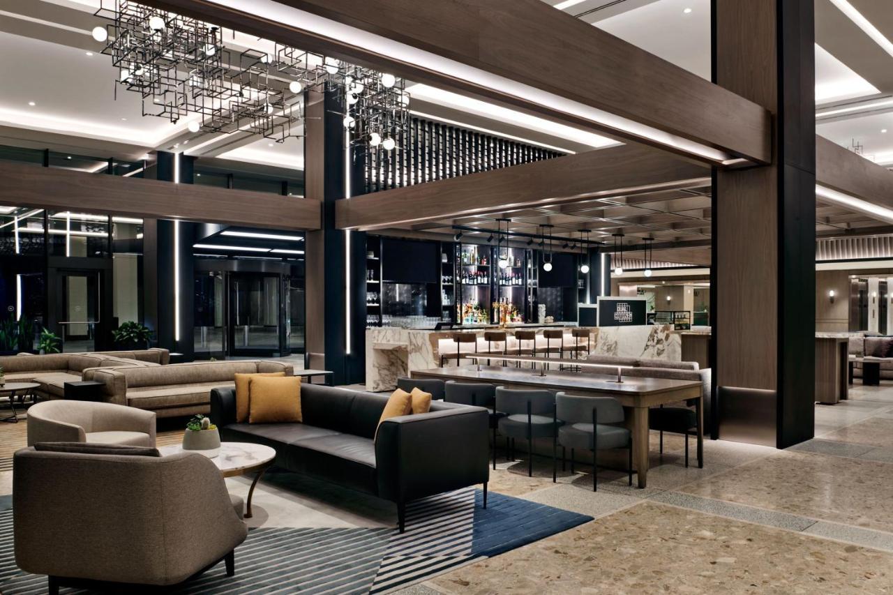 Sheraton Centre Toronto Hotel Exterior photo