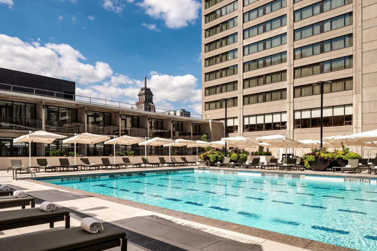 Sheraton Centre Toronto Hotel Exterior photo