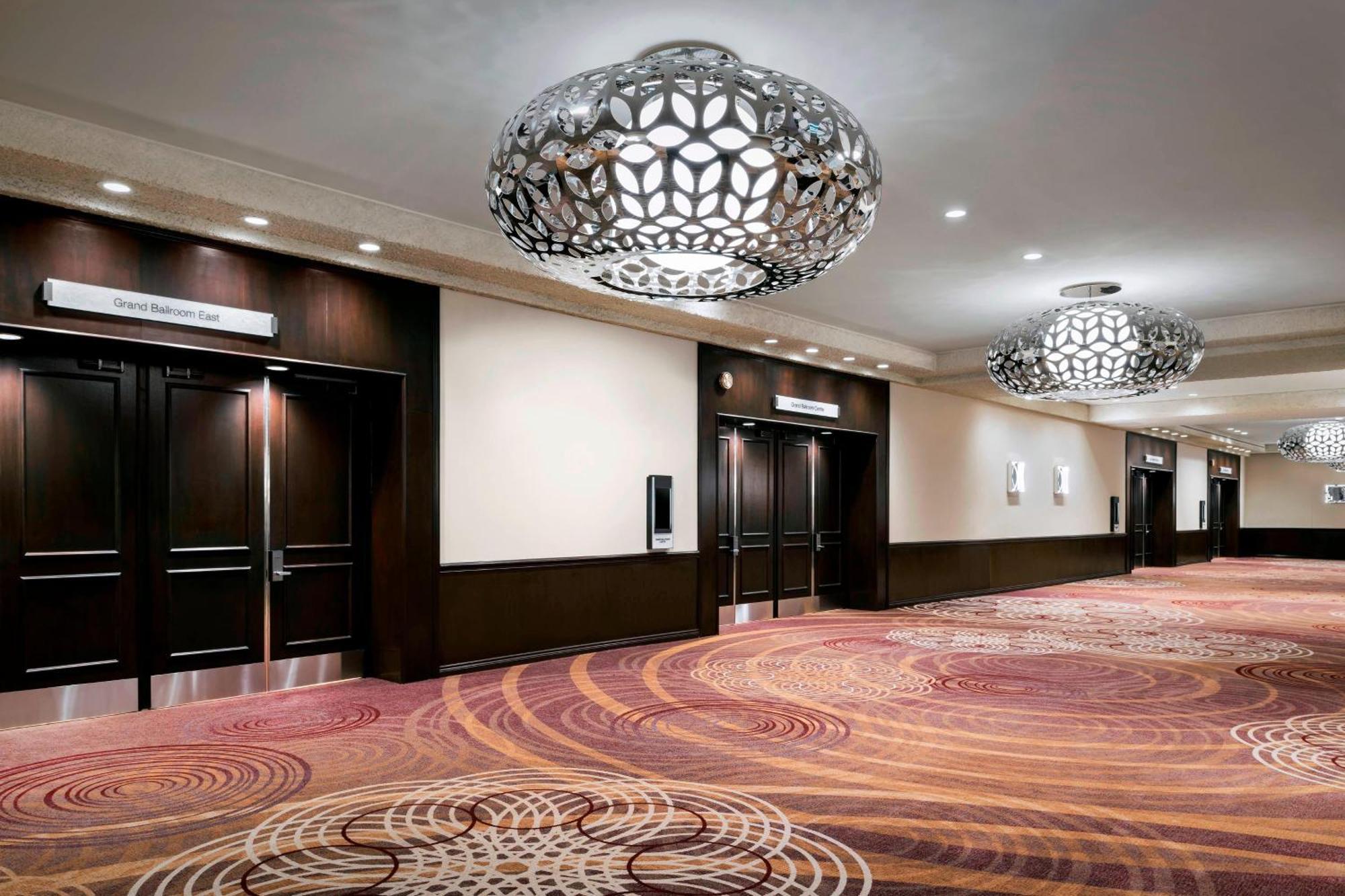 Sheraton Centre Toronto Hotel Exterior photo