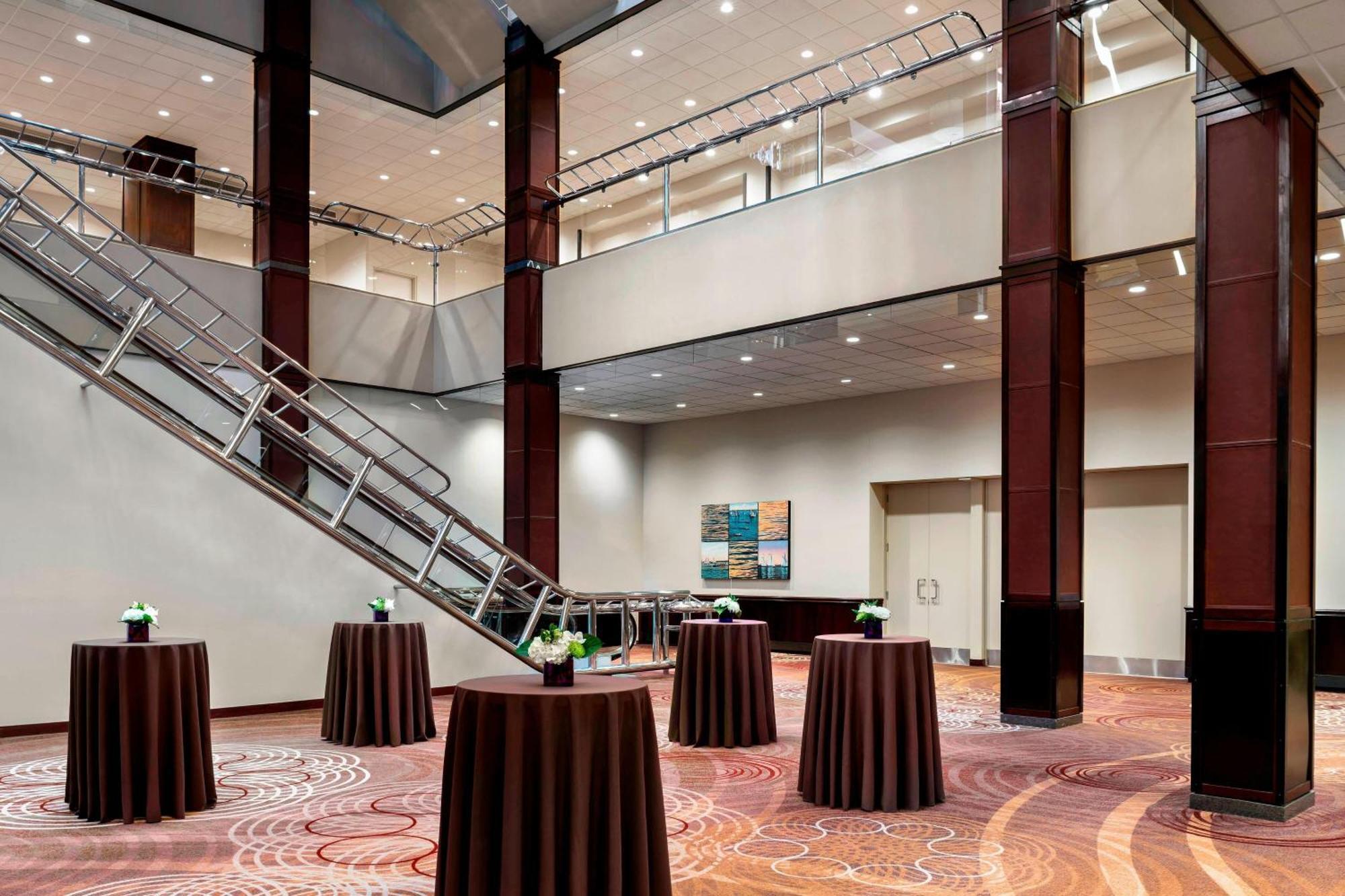 Sheraton Centre Toronto Hotel Exterior photo